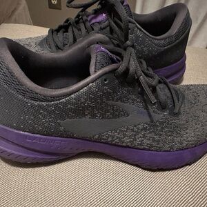 EUC Woman’s Brooks Launch. No box.